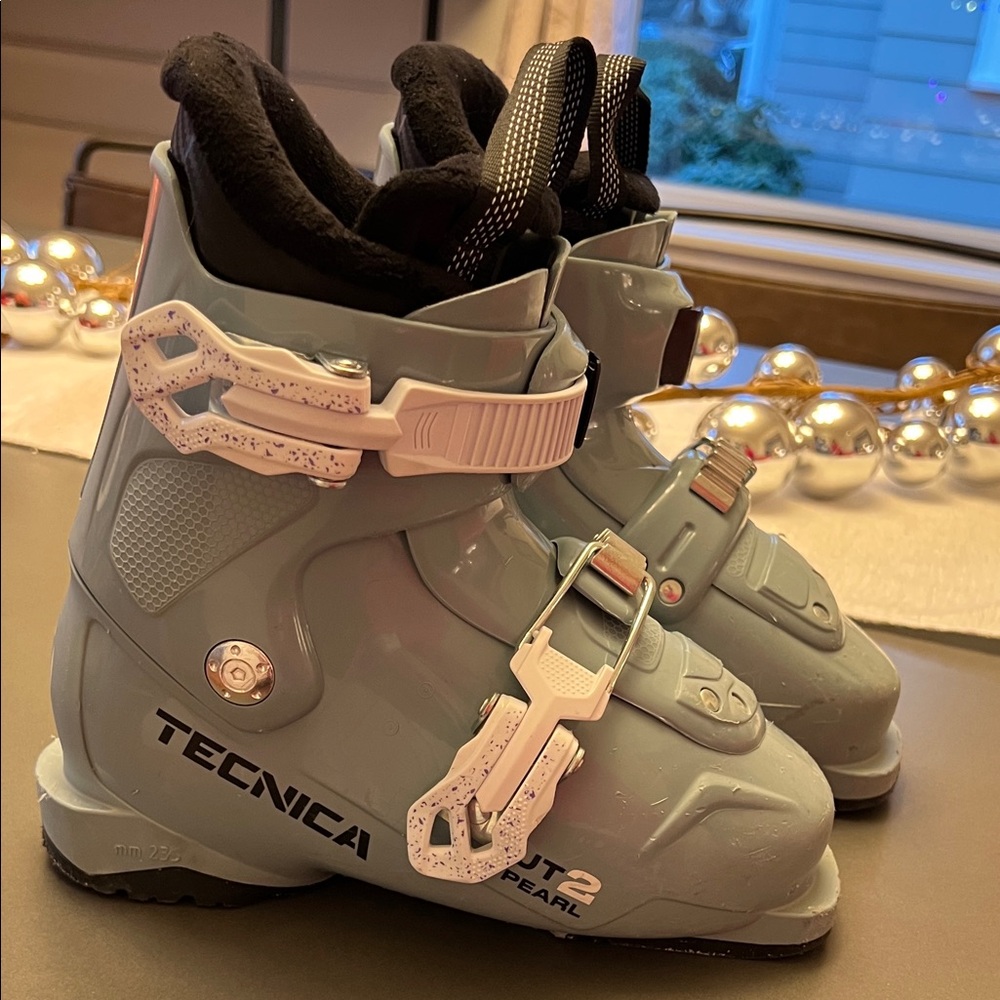 Tecnica JT 2 Pearl Light Gray Ski Boots